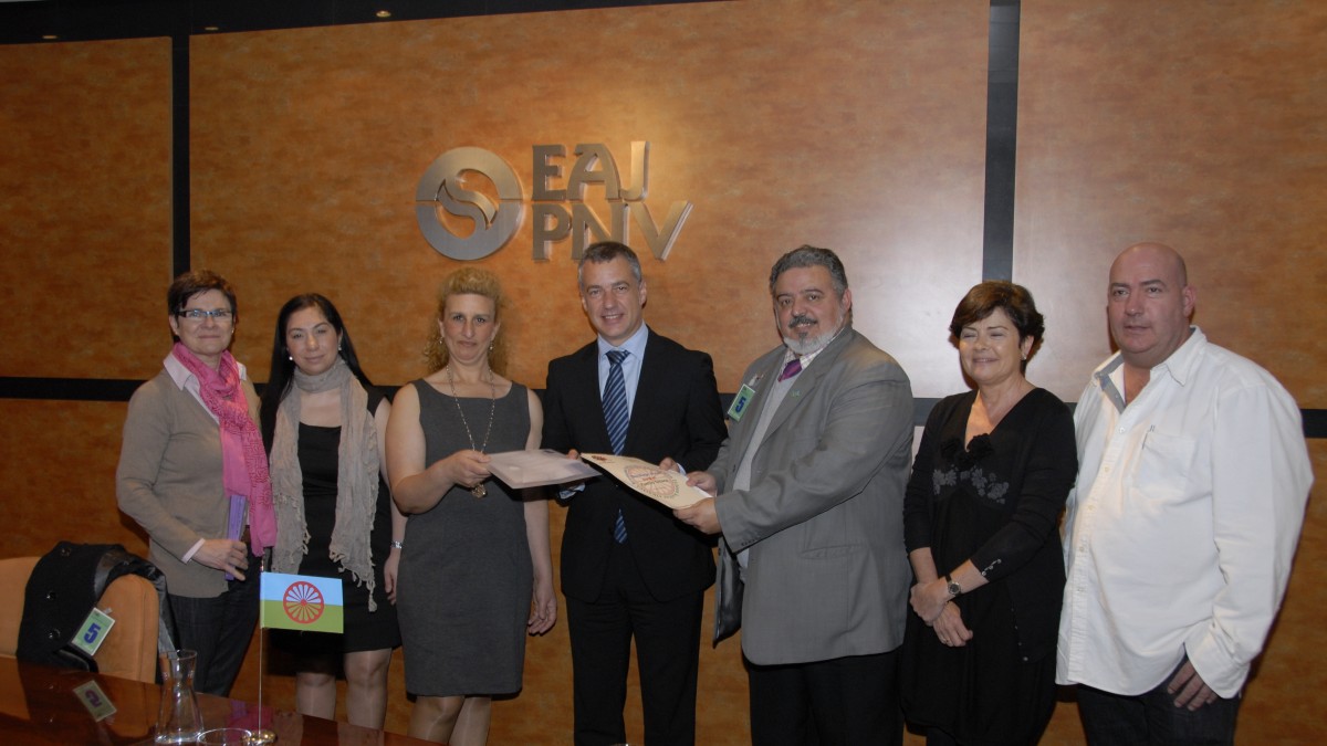 Kale dor Kayiko eta Sim Romí ijitoen elkarteekin bilera