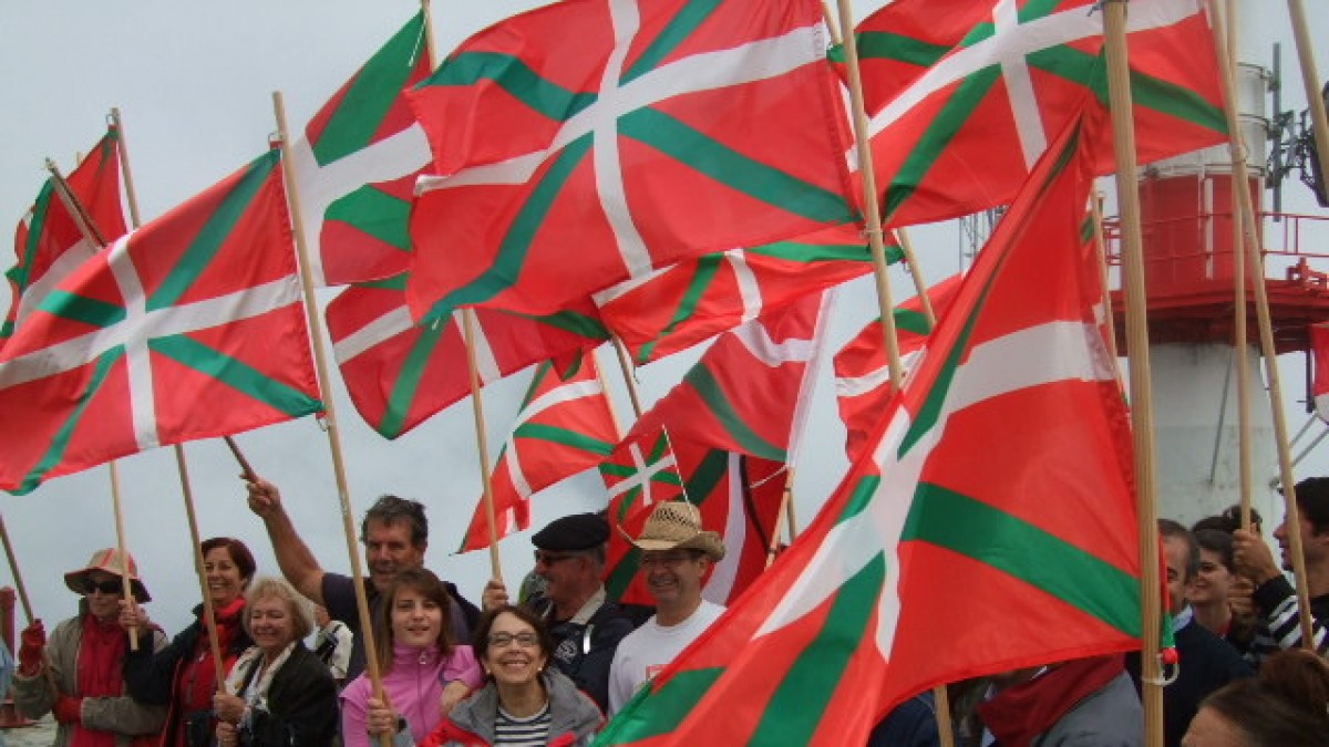 Alderdikideak bildurik Ikurriñaren pesta-rentzat, Uztailaren 14an, Larrun-eko kaskoan, Iparr