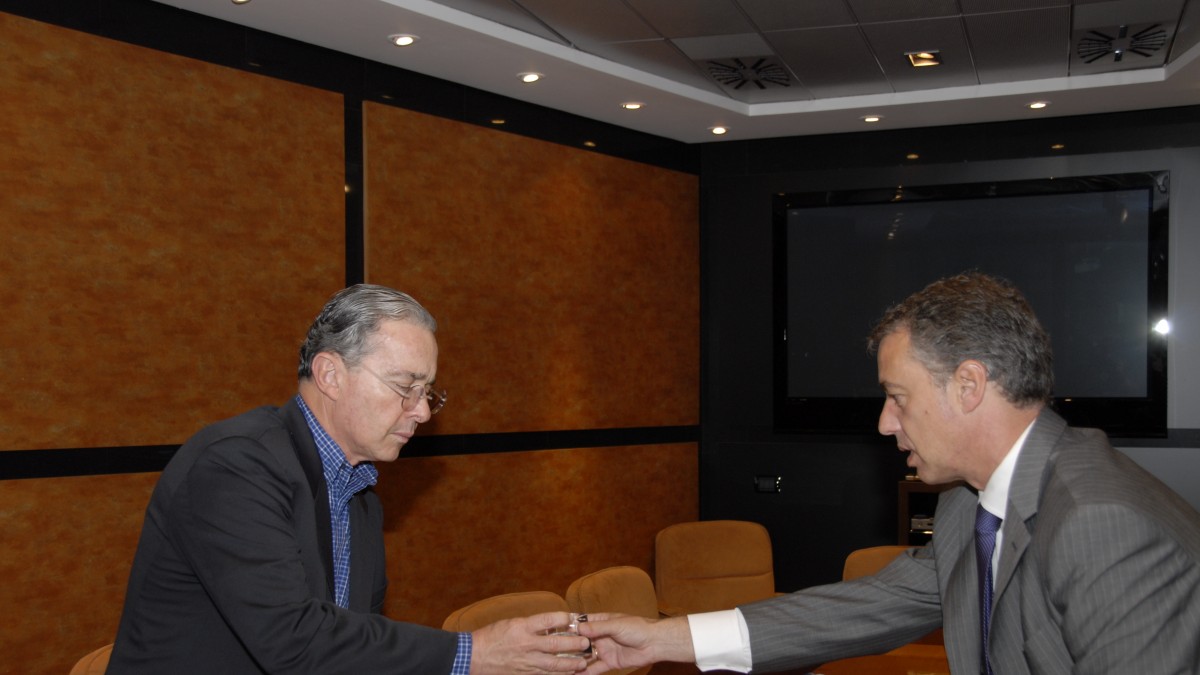 Alvaro Uribe eta Iñigo Urkullu