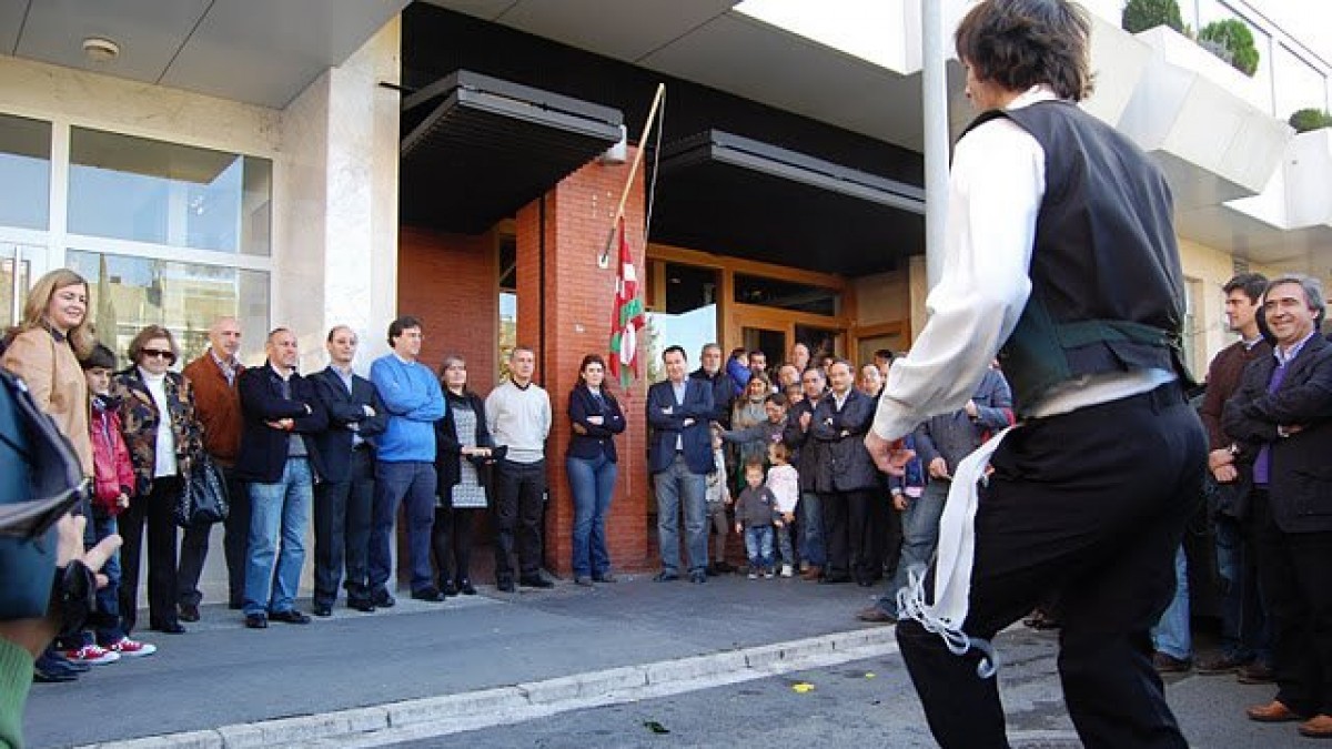 Iñigo Urkullu en la reinauguración del Batzoki de Gasteiz erdialde