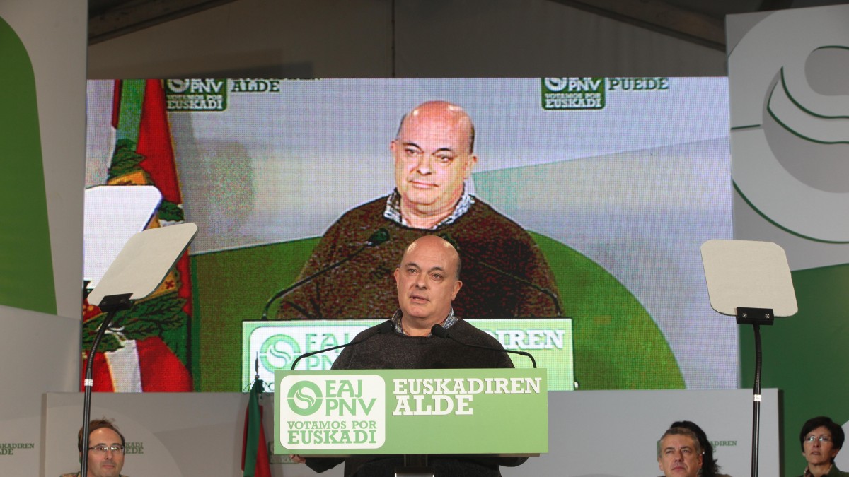 Emilio Olabarria, Iñaki Gerenabarrena e Iñigo Urkullu en Vitoria-Gasteiz