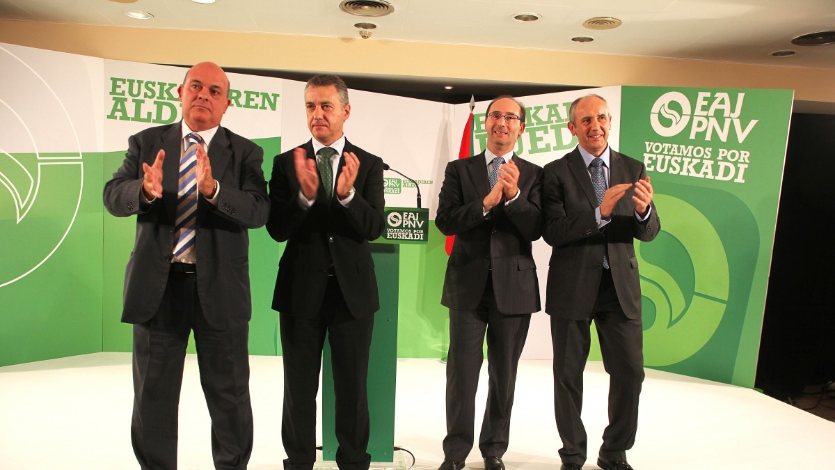 Emilio Olabarria, Josu Erkoreka e Iñigo Urkullu. Encuentro sociedad alaveaa