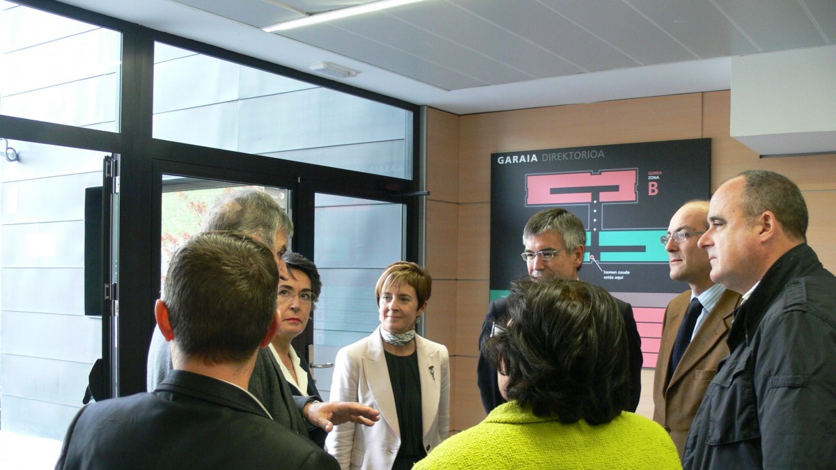 Arantxa Tapia. L Leanizbarrutia, J Agirretxea y J Egibar en Arrasate