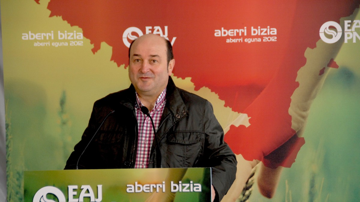 Andoni Ortuzar eAndoni Ortuzar eta Josebata Joseba Aurrekoetxea 2012.ko Aberri Egunaren aurkezpenean