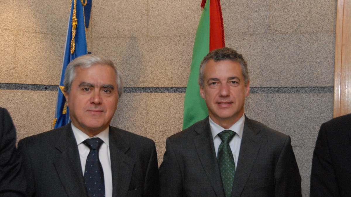Iñigo Urkullu y Álvaro Mendonça e Moura, embajador de Portugal