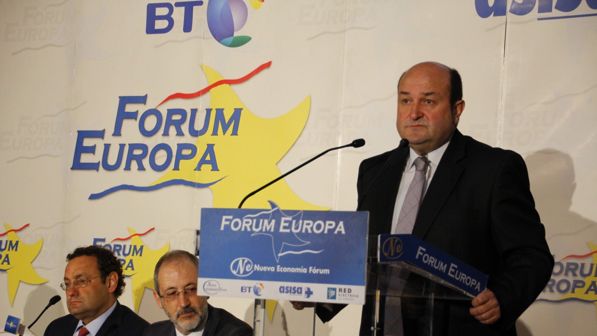 Andoni Ortuzar  Forum Europa tribunaren informazio gosarian