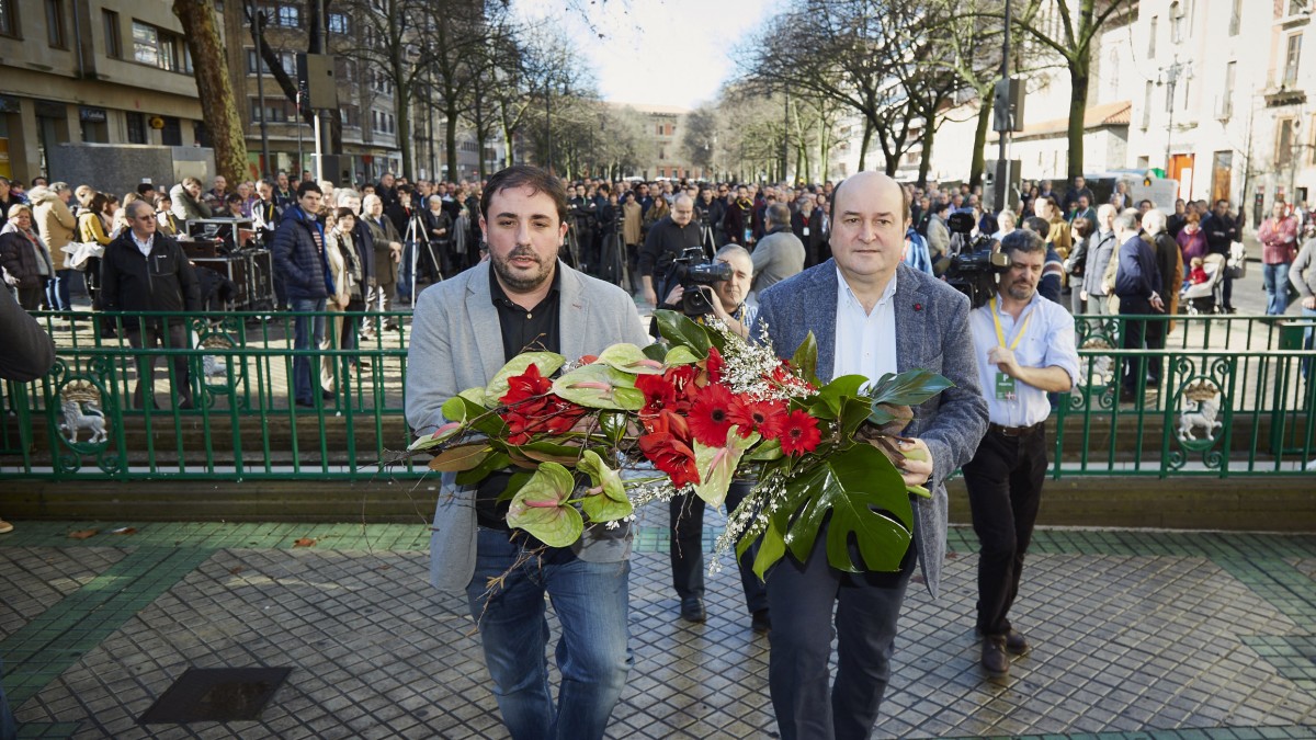 Foruen Monumentuaren aurrean irakurritako Aldarrikapena
