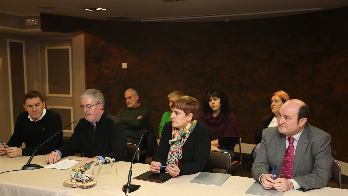 Declaración en el Hotel Abando sobre detenciones de Luhuso 