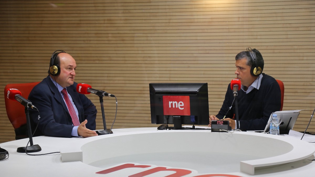 Andoni Ortuzar en RNE