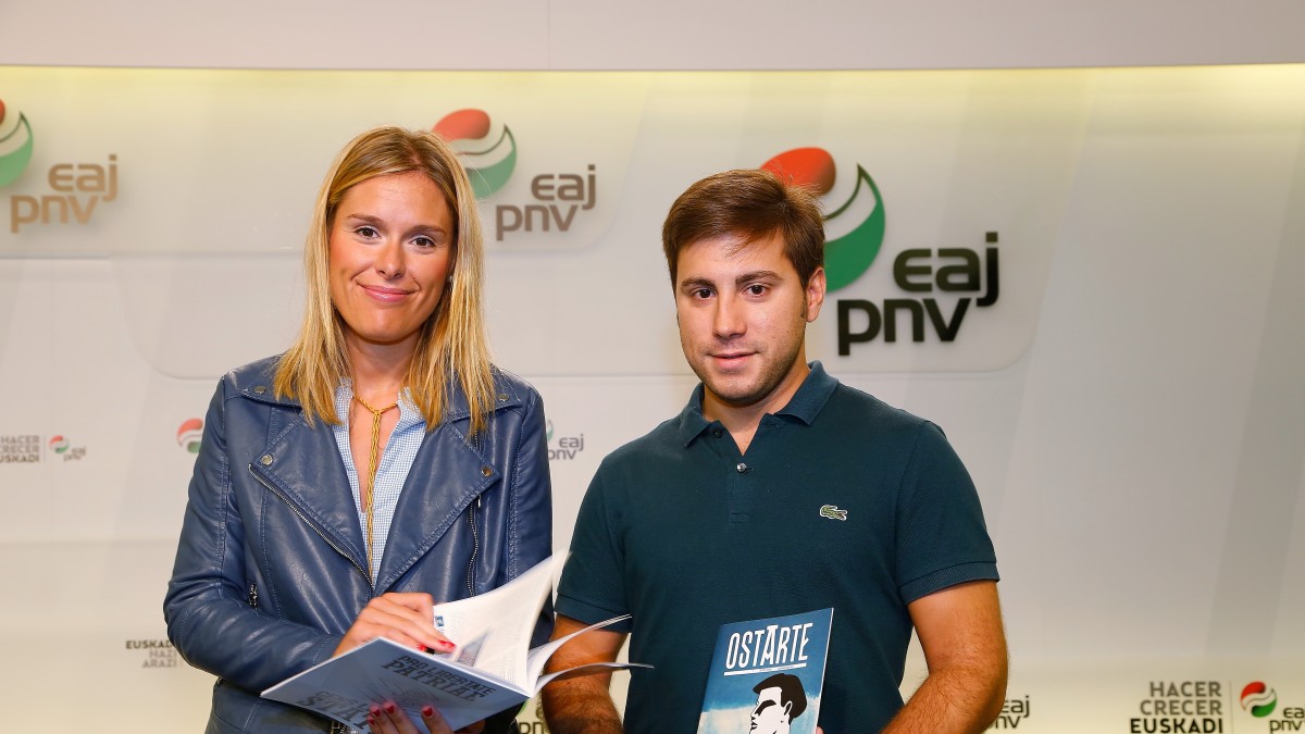 Mireia Zarate y Alex Zapirain presentan la revista Ostarte