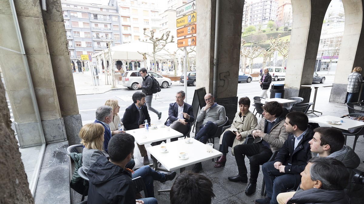 Eibarren egon dira gaur Markel Olano, Joseba Agirretxea, Josu Mendikute, M Eugenia Arrizabalaga, Maribel Bakero eta Eider Mendoza
