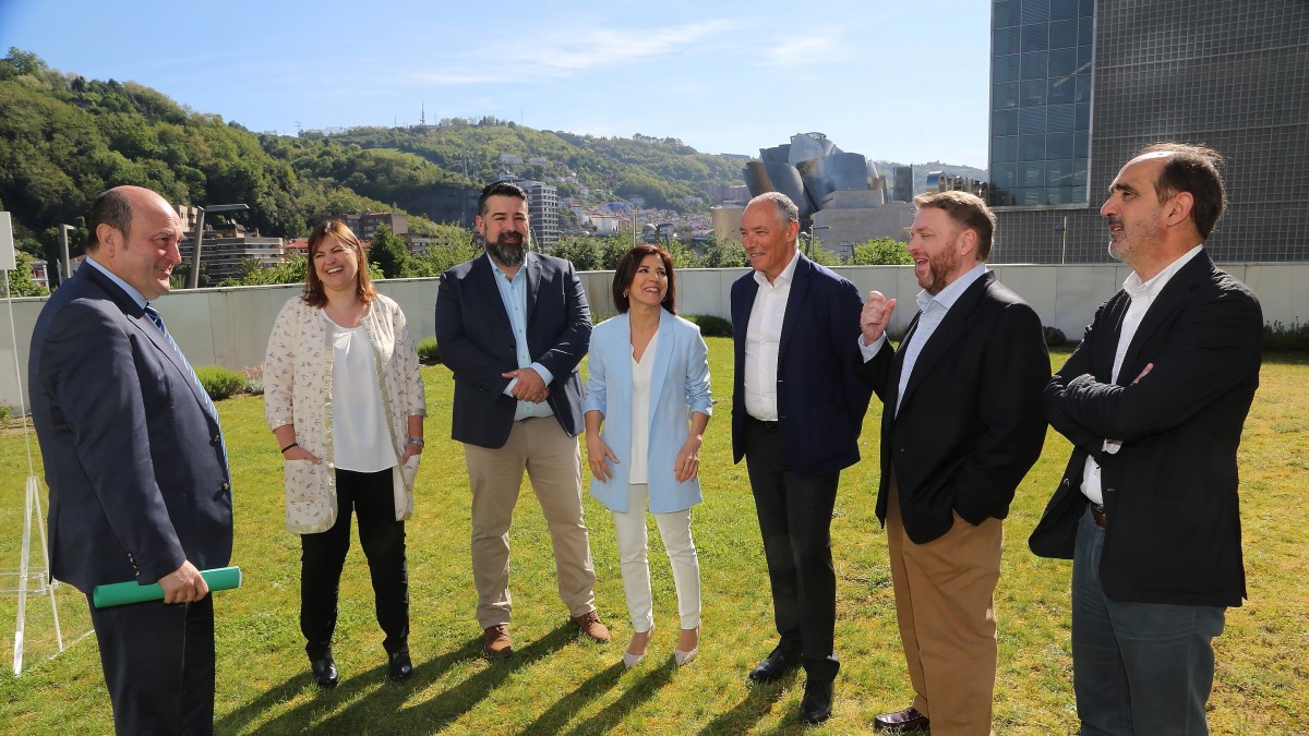 Presentación Coalición Europea CEUS Izaskun Bilbao Barandica (EAJ-PNV), Luis Padilla (CC), Juan Carlos Piñeiro (CxG), Daniel Innerarity (GB), María del Mar Llaneras (El Pi) y Lluis Vicent Bertomeu (DV