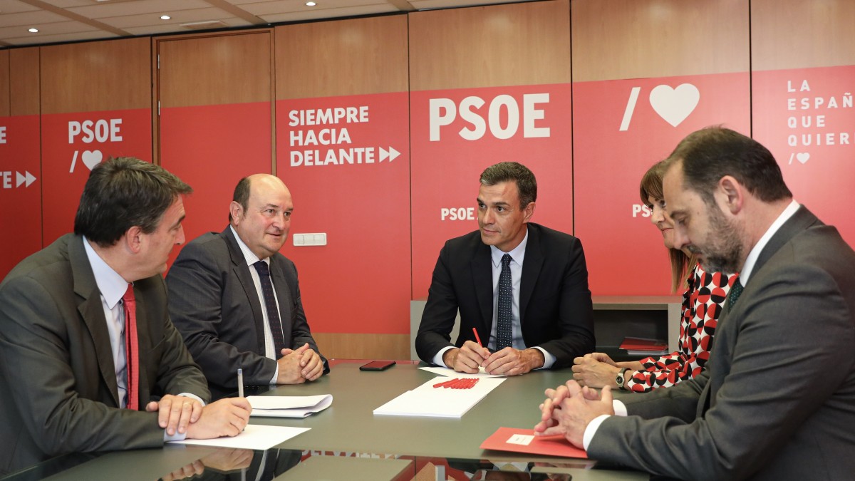 Andoni Ortuzar y Aitor Esteban se han reunido con Pedro Sanchez en Ferraz