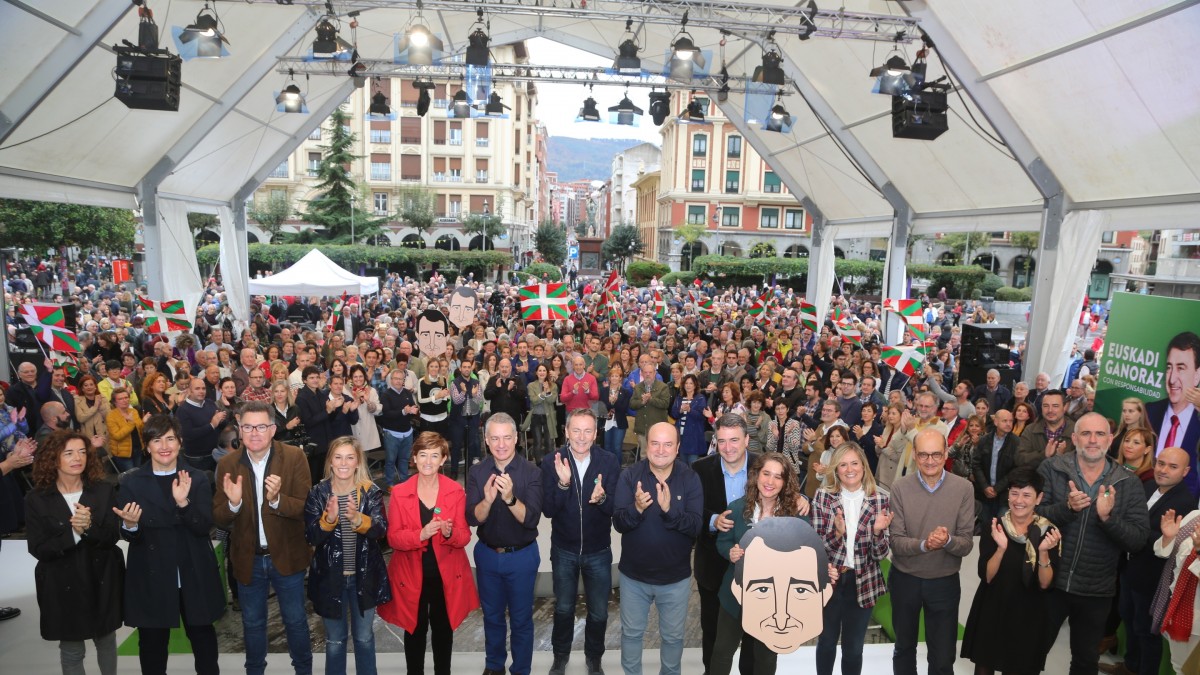 Mitin Barakaldo. Andoni Ortuzar, Iñigo Urkullu, Aitor Esteban, Josune Gorospe, Amaia Del Campo 