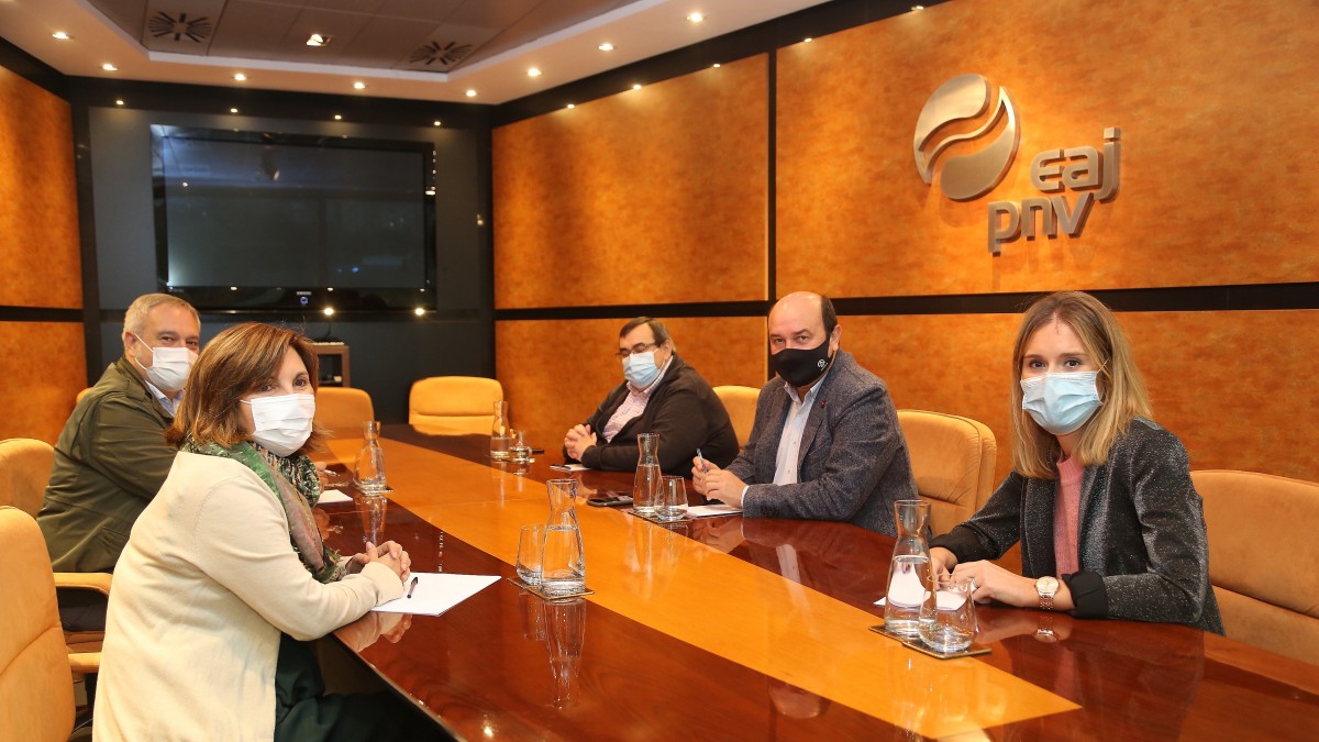 Andoni Ortuzarrek Pilar Garrido hartu du Sabin Etxean