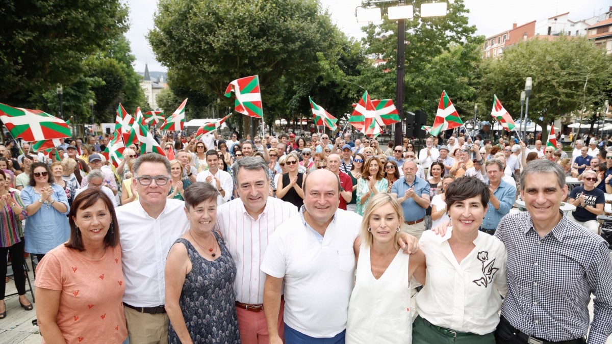 23-J Mitin Festa Euskal Ahotsa Gira - Bermeo-Aitor Esteban, Idoia Sagastizabal, Andoni Ortuzar