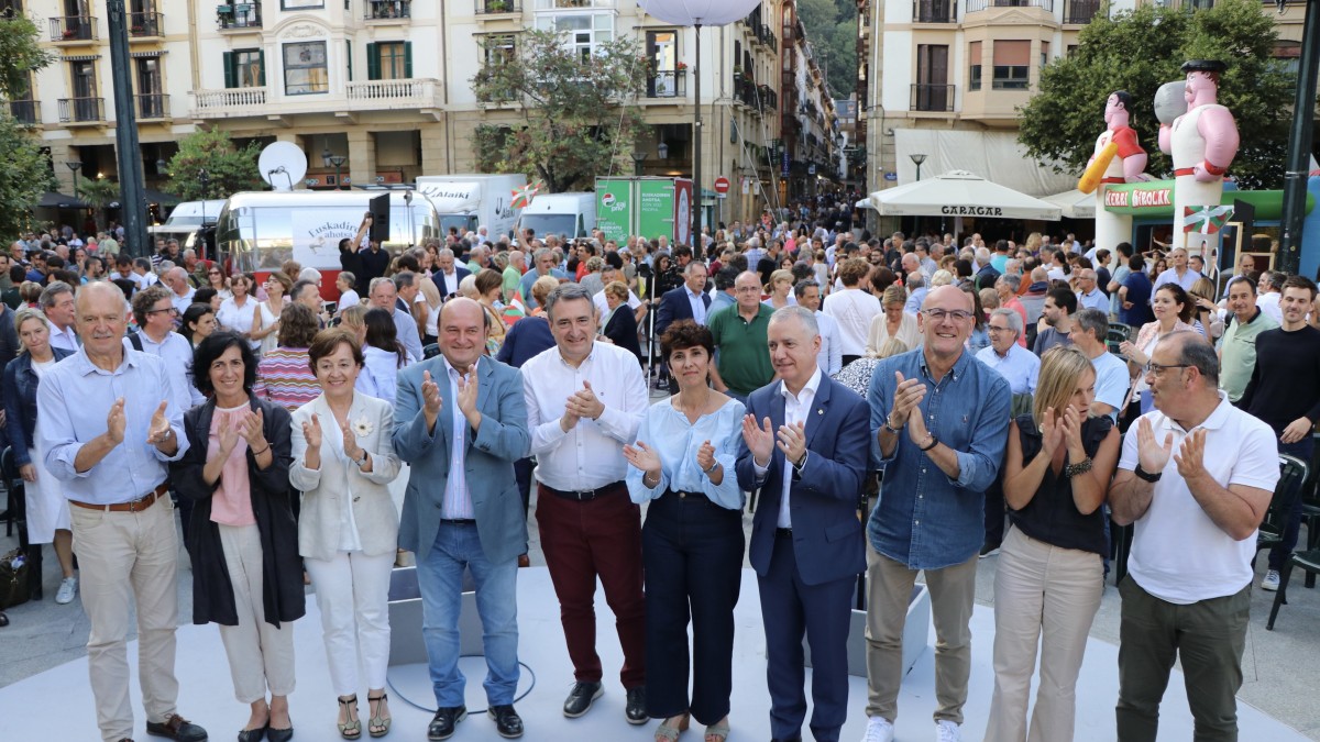 23-J Mitin Festa Euskal Ahotsa Gira - Donostia Aitor Esteban, Maribel Vaquero, Iñigo Urkullu, Andoni Ortuzar