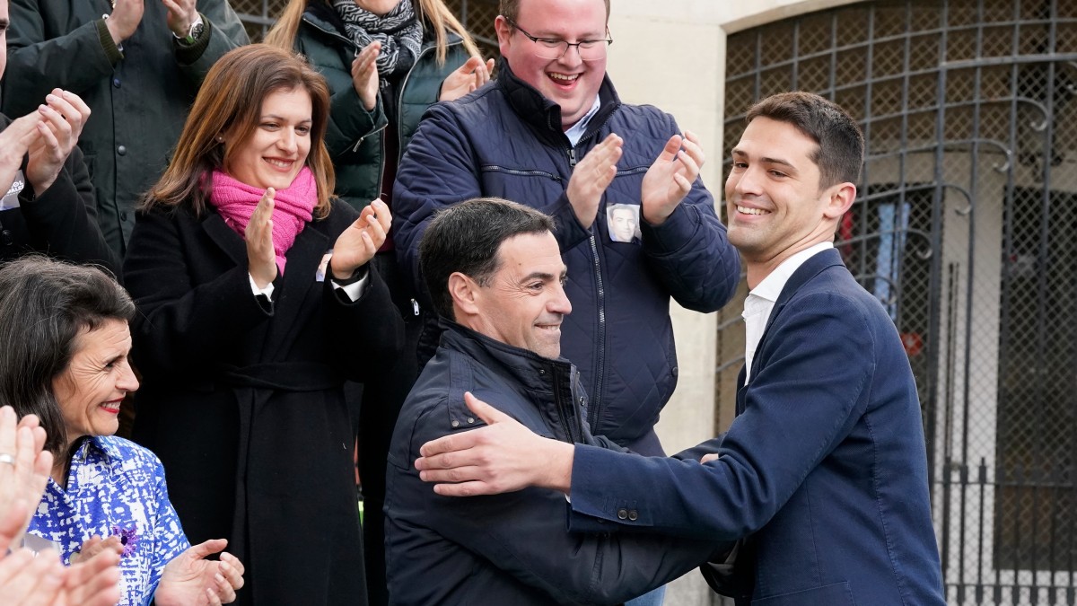 A-21 Mitina Arka Plazan. Imanol Pradales, Nerea Melgosa, Joseba Diez Alustegi