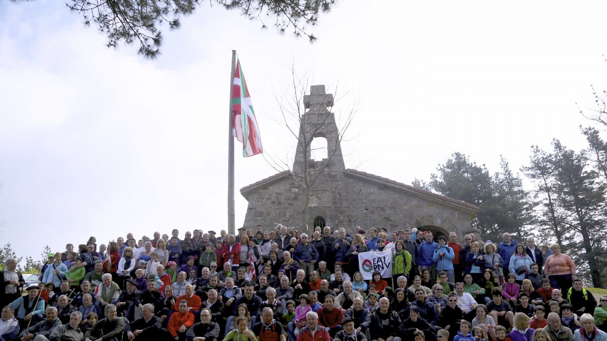 Jeltzale askorekin batera igo da gaur Andoni Ortuzar Bizkargira hildako gudariak omentzera