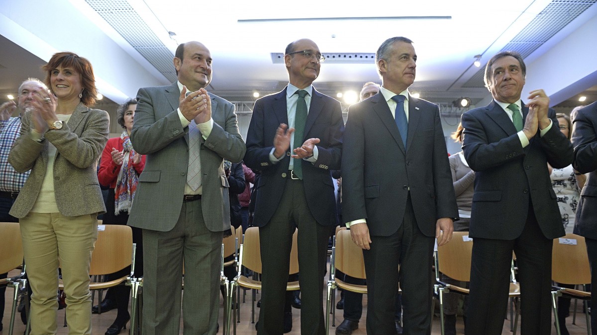Urkullu y Ortuzar presentan ante la sociedad alavesa a Mikel Legarda como el garante de la defensa de los intereses de Araba en Madrid