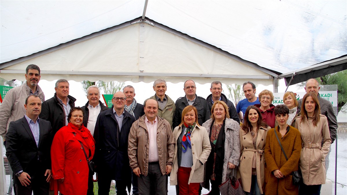 Ortuzar afirma que el PNV no necesita “experimentar” de cara al 26-J porque sus prioridades son las mismas que el 20-D: Euskadi, los vascos y las vasc