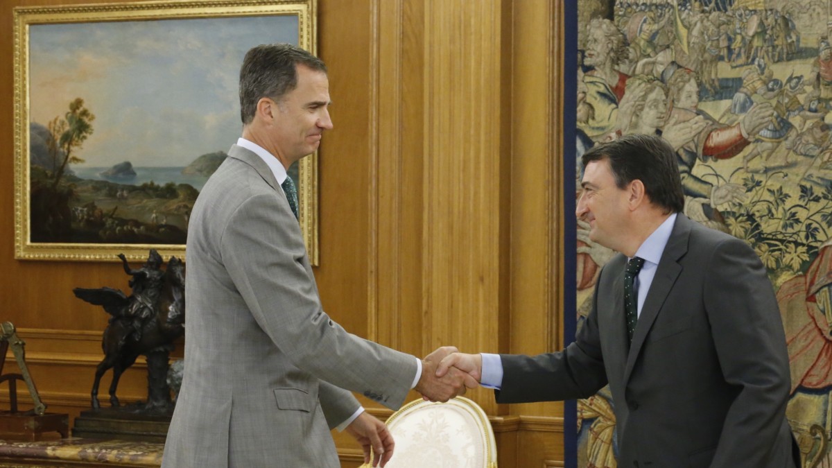 Aitor Estebanek salatu du Madrilgo politika “vadeuville” bihurtu dela eta berriz azpimarratu du EAJ-PNVk ‘ezetza’ emango diola Rajoyri lehen eta bigarren hautespen aldian