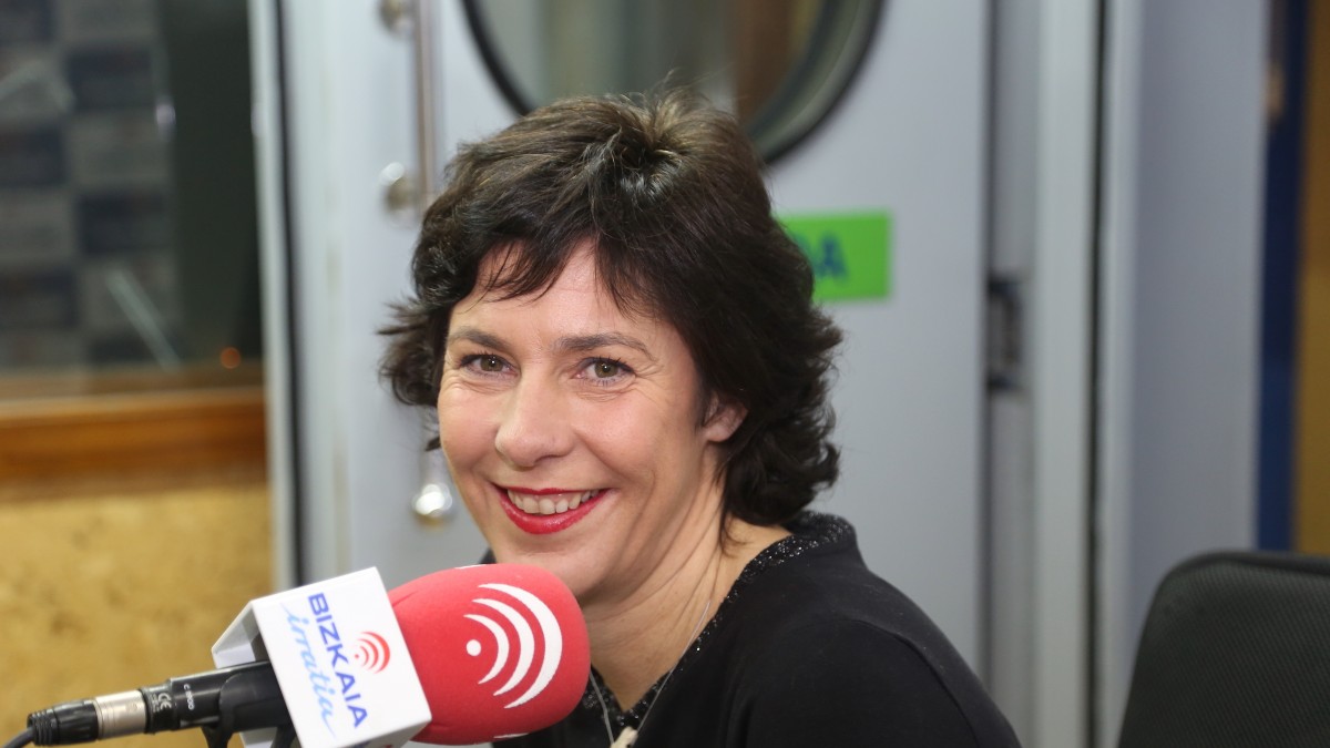 Amaia Arregi: “Denon artean oinarri sendo bat finkatu behar dugu Euskadiko autogobernua gaurkotzeko”