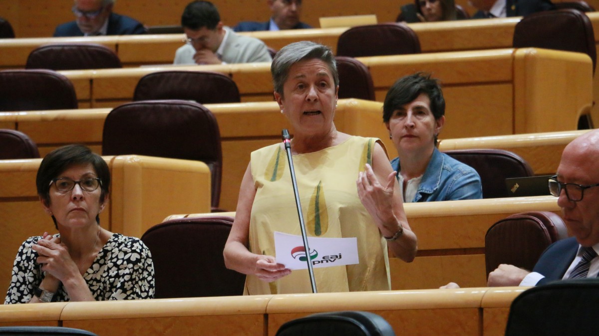 Nerea Ahedok betetzeko zailak diren lanbideen katalogoa zabaltzera premiatu du Elma Saiz ministroa