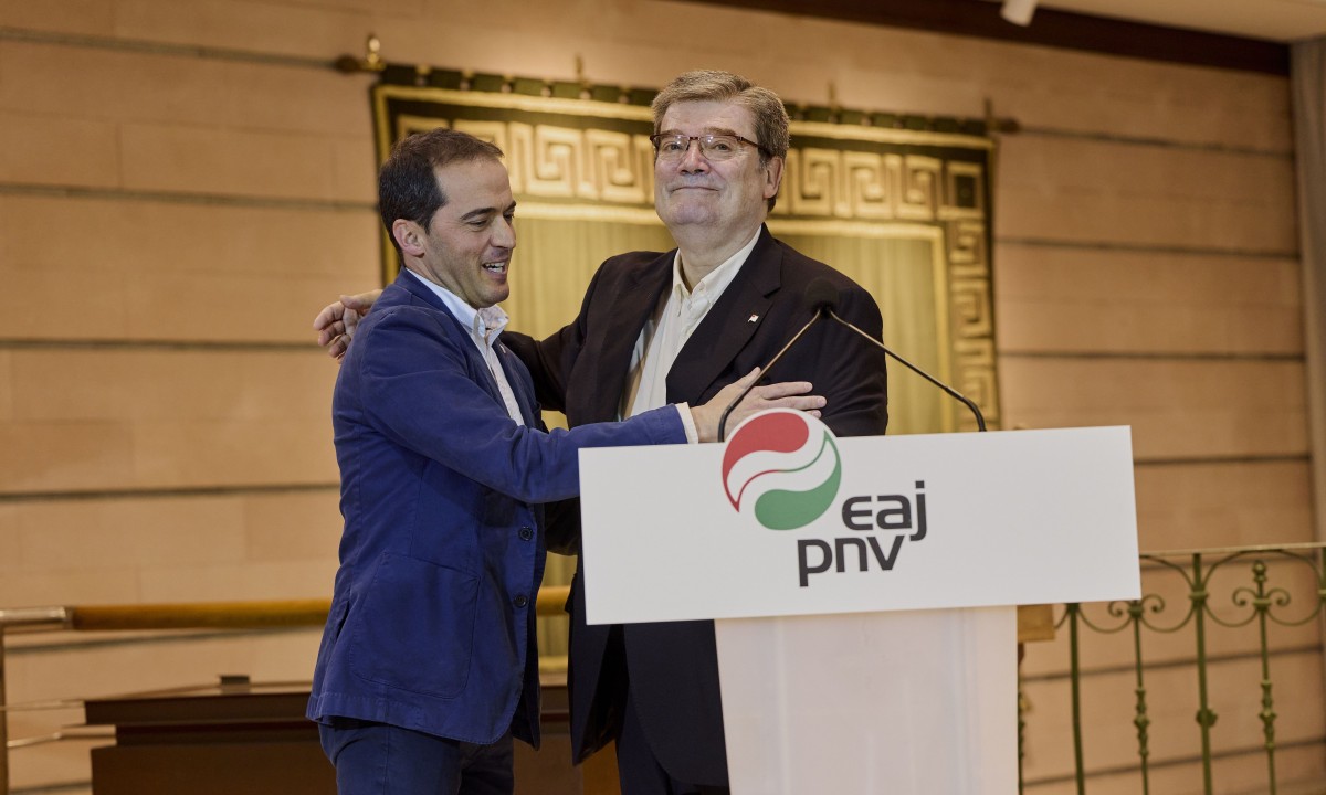 El presidente del BBB traslada al alcalde Juan Mari Aburto el reconocimiento a su compromiso y sus valores