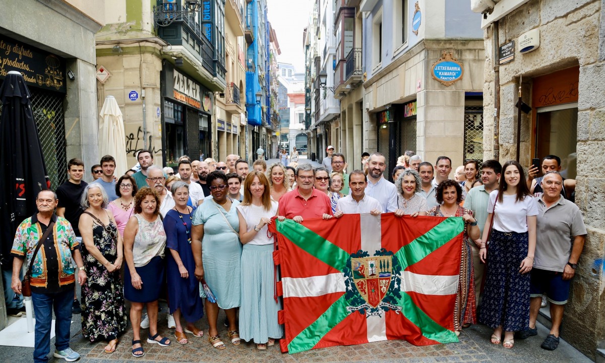 Ansolak euskal politikaren muturrak kritikatu ditu: 