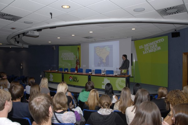 Estudiantes de Baviera visitan Sabin Etxea
