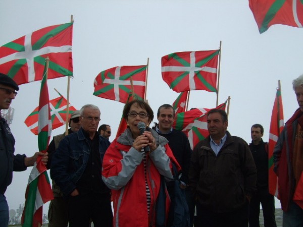 Alderdikideak bildurik Ikurriñaren pesta-rentzat, Uztailaren 14an, Larrun-eko kaskoan, Iparr
