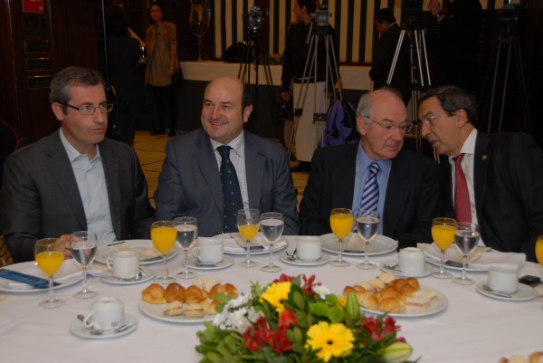 Candidatos de EAJ-PNV al Congreso en Foro Nueva Economía