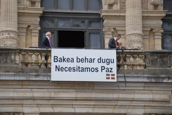 EAJ-PNV - Retirada pancarta 