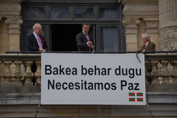 EAJ-PNV - Retirada pancarta 