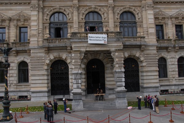 EAJ-PNV - Retirada pancarta 