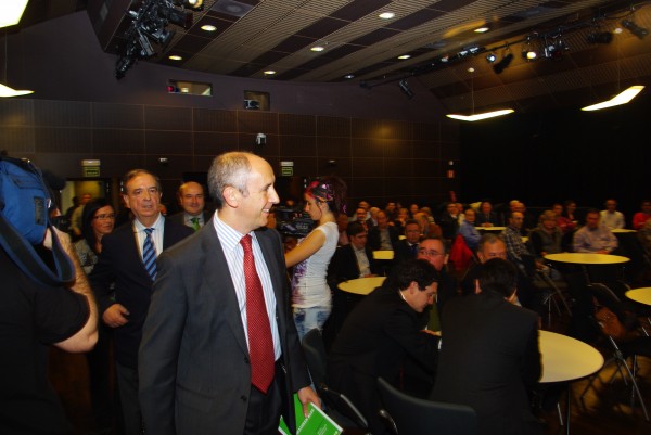 Josu Erkoreka alkate eta zinegotziekin Campos Antzokian