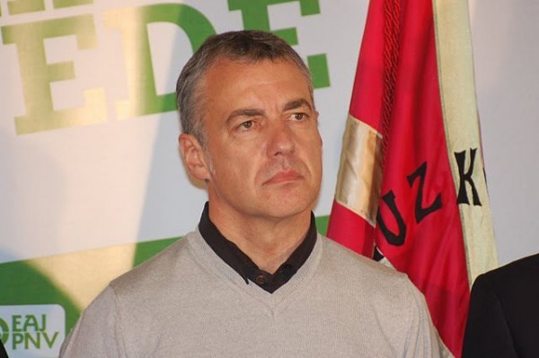 Iñigo Urkullu en la reinauguración del Batzoki de Gasteiz erdialde