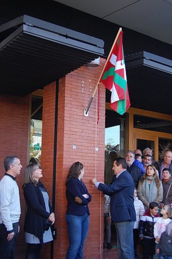 Iñigo Urkullu Gasteiz erdialdeko batzokiaren berrinagurazioa