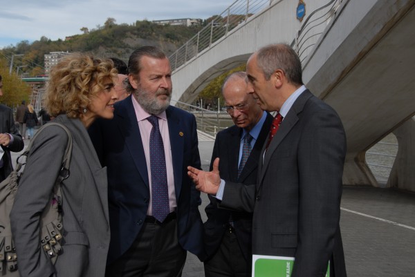 Josu Erkoreka, Aitor Esteban y Pedro Azpiazu con la corporación bilbaina