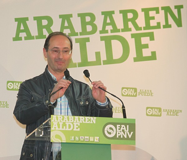 Iñigo Urkullu, Emilio Olabarria y Claudio Rodríguez en el acto de EAJ-PNV en Lantaron