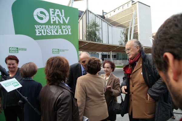 Josu Erkoreka e Iñaki Azkuna en Indautxu