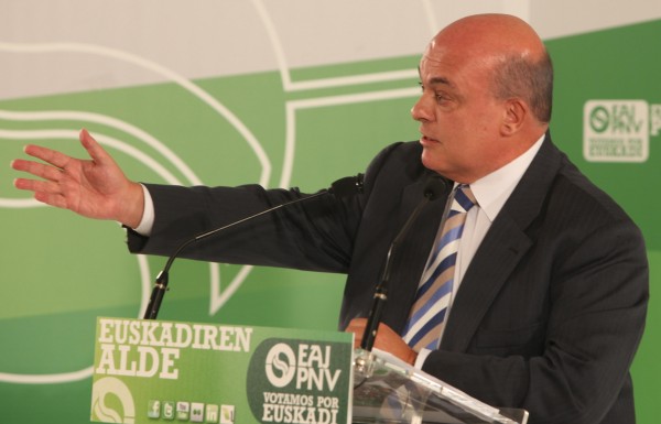 Emilio Olabarria, Josu Erkoreka e Iñigo Urkullu. Encuentro sociedad alaveaa