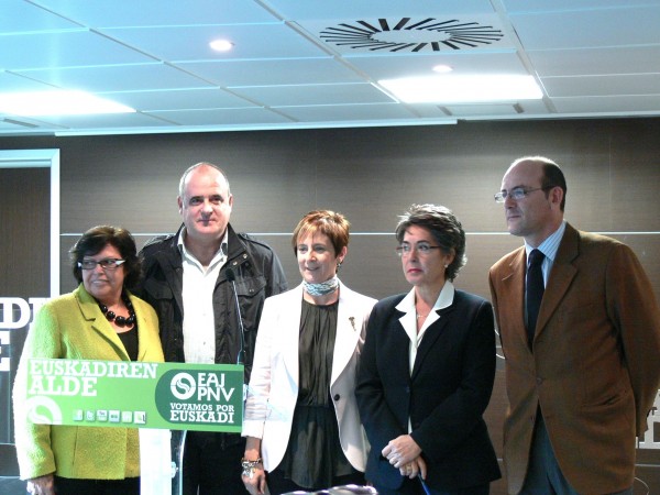 Arantxa Tapia. L Leanizbarrutia, J Agirretxea eta J Egibar Arrasaten