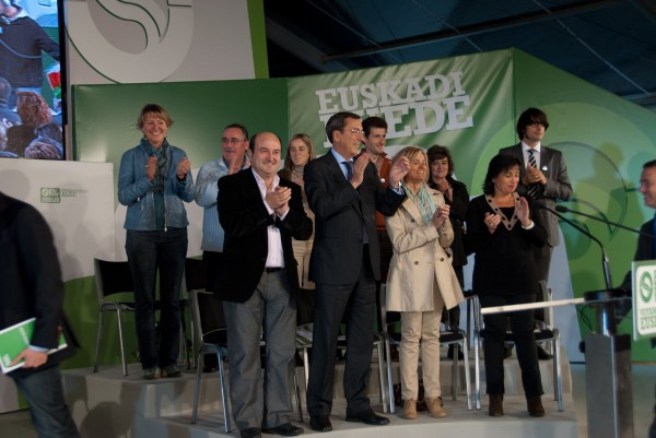 Josu Erkoreka, Iñigo Urkullu y resto de candidaturas en el mitin de Barakaldo