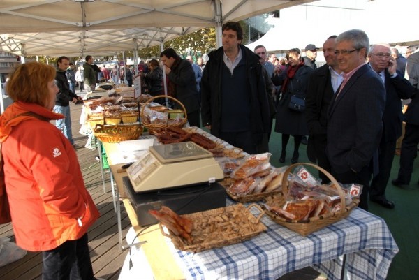 Urkullu y las candidaturas de Araba en el Mercado de Abastos de Gasteiz