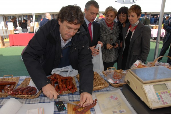 Urkullu y las candidaturas de Araba en el Mercado de Abastos de Gasteiz