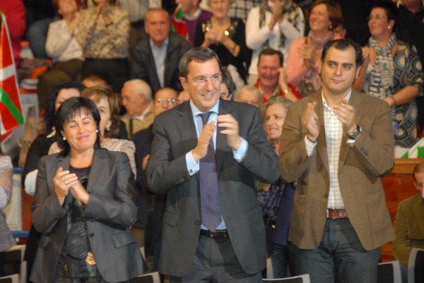 Iñigo Urkullu, Josu Erkoreka, Arantxa Tapia y Emilio Olabarria. Mitin de La Casilla
