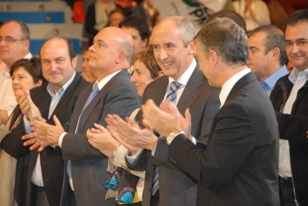 Iñigo Urkullu, Josu Erkoreka, Arantxa Tapia y Emilio Olabarria. Mitin de La Casilla