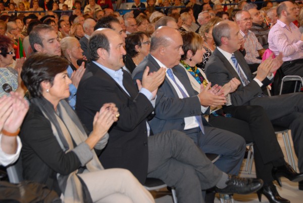 Iñigo Urkullu, Josu Erkoreka, Arantxa Tapia y Emilio Olabarria. Mitin de La Casilla